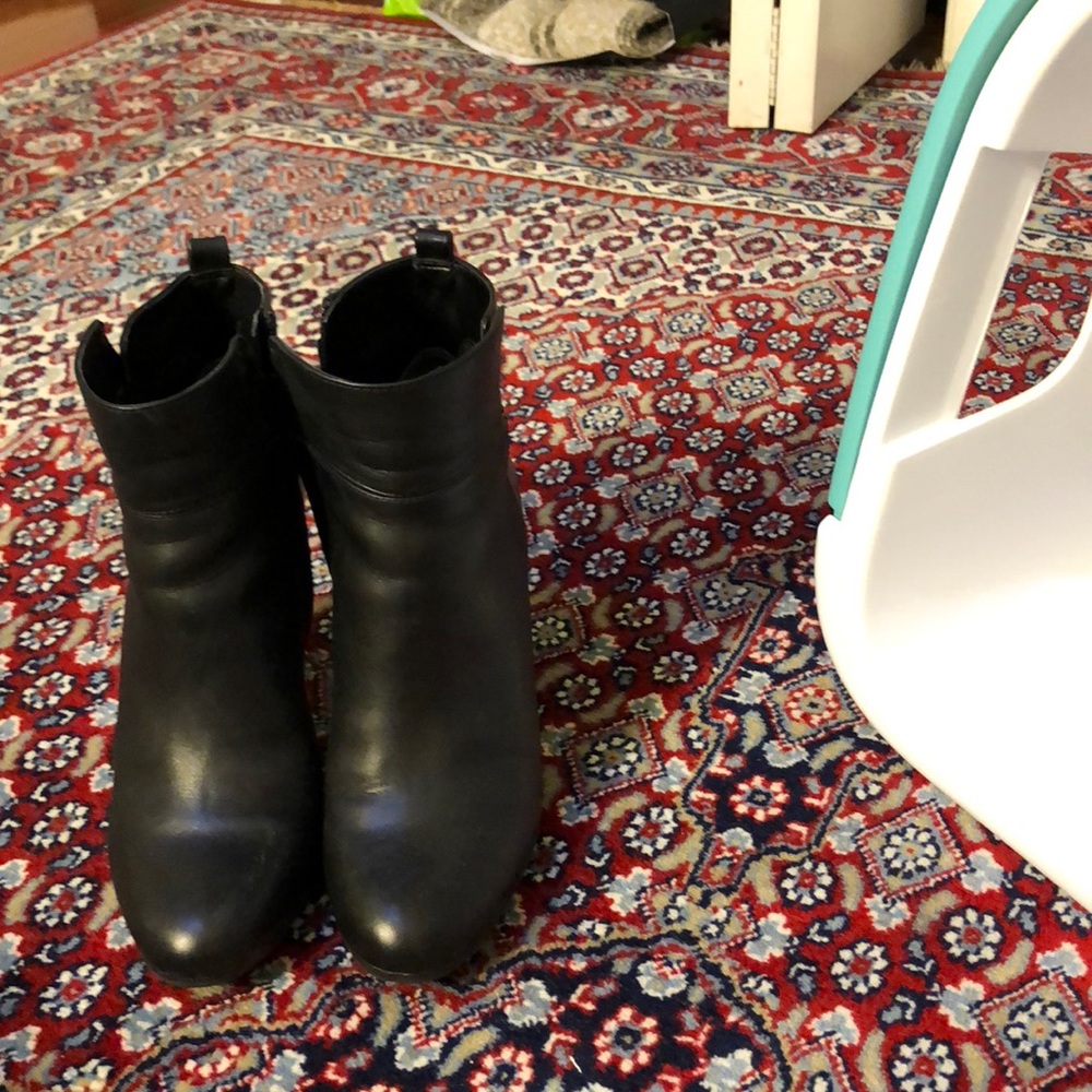 Super cute leather sam Edelman booties boots - Picture 2 of 4